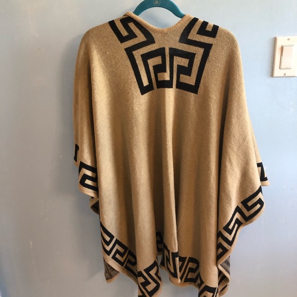 Aztec Print Poncho - Picture 4 of 5